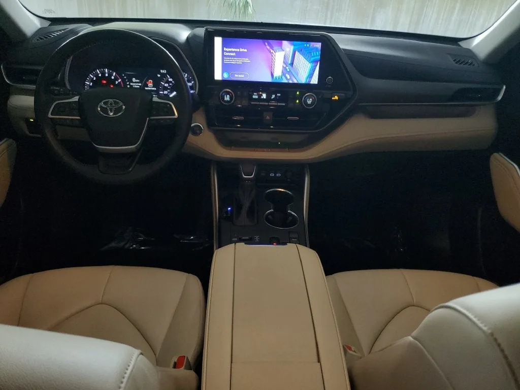 2023 Toyota Highlander XLE photo 18