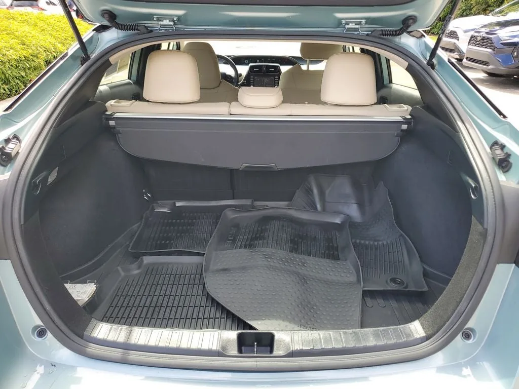 2022 Toyota Prius XLE photo 10