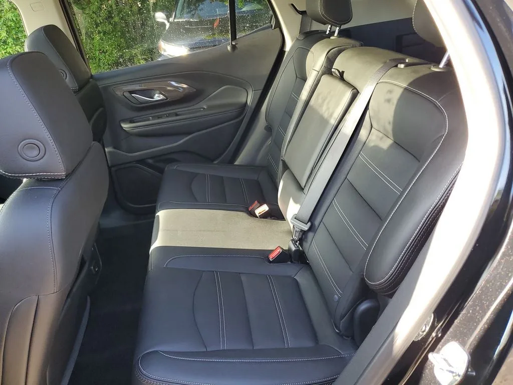 2024 GMC Terrain Denali photo 12