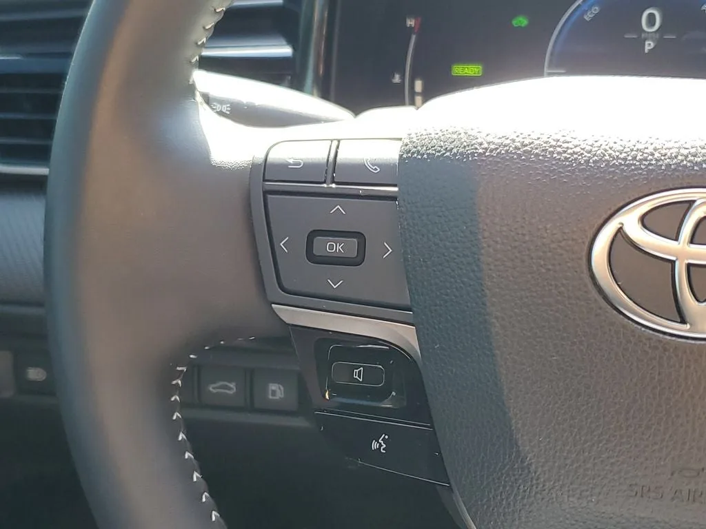 2025 Toyota Camry SE photo 21