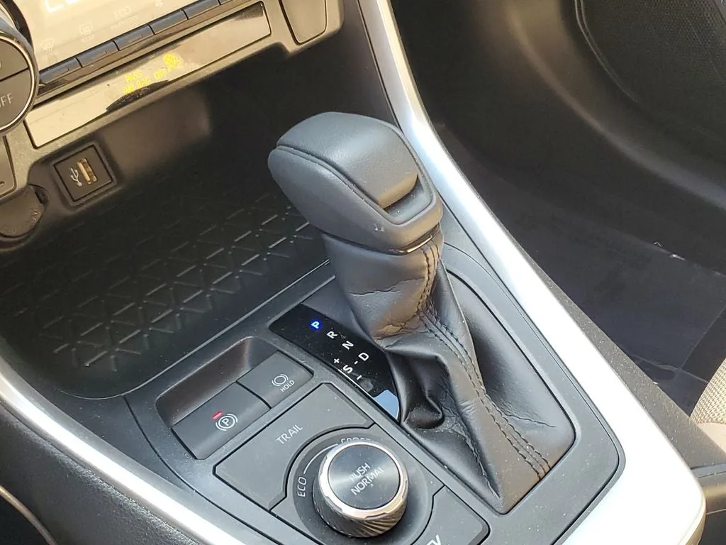 2025 Toyota RAV4 Hybrid LE photo 28