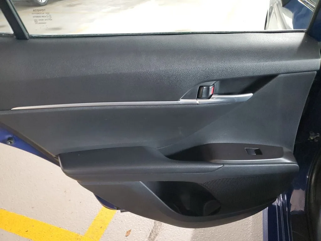 2023 Toyota Camry LE photo 10