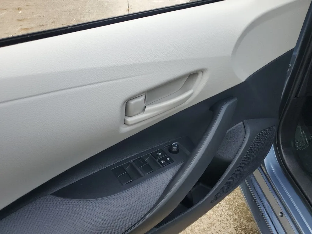 2025 Toyota Corolla LE photo 17
