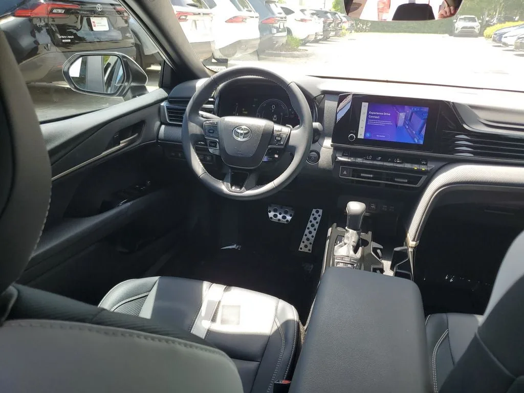 2025 Toyota Camry SE photo 14