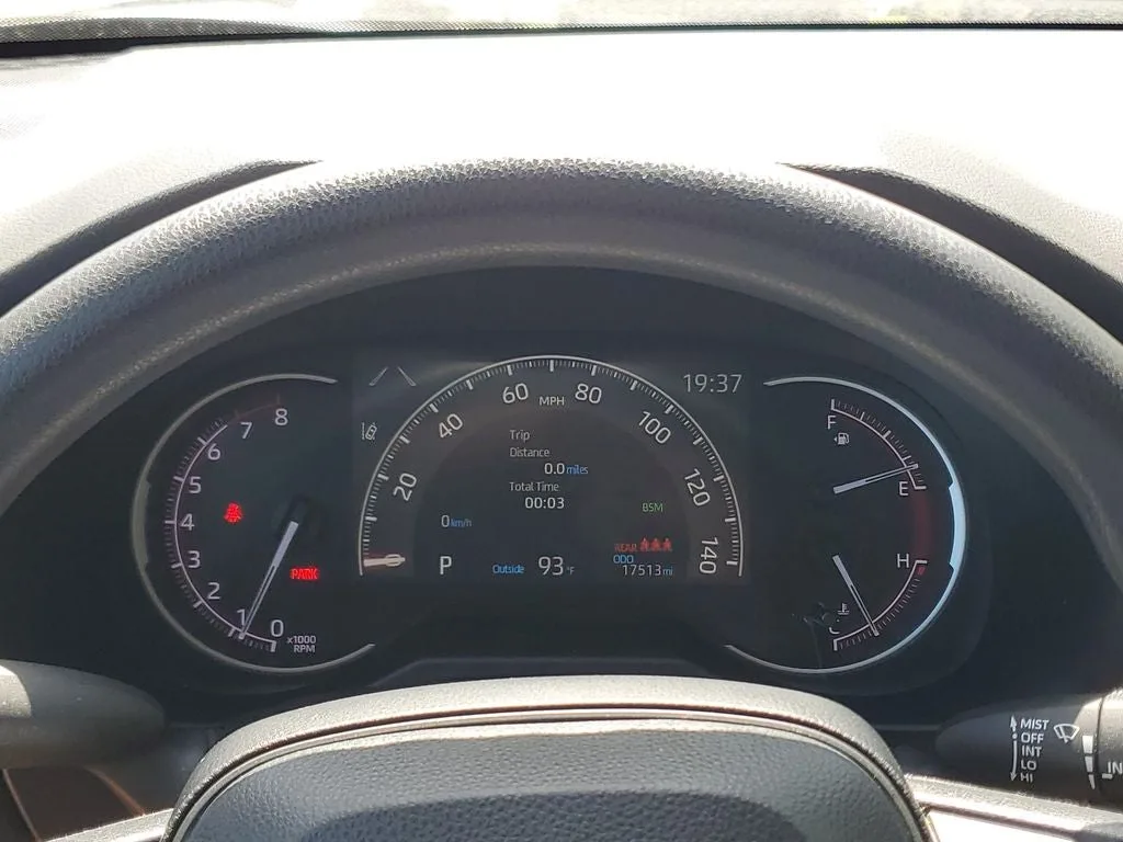 2024 Toyota RAV4 XLE photo 27