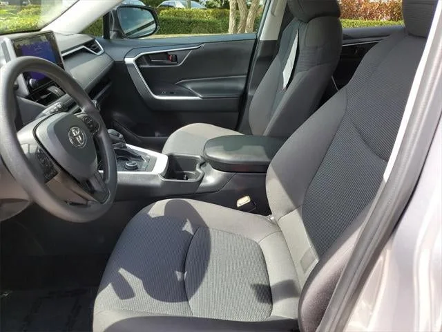 2024 Toyota RAV4 Hybrid LE photo 18