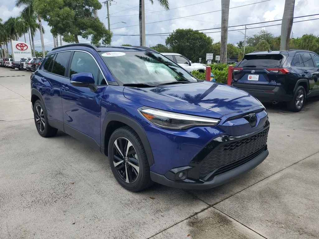 2023 Toyota Corolla Cross Hybrid XSE photo 3