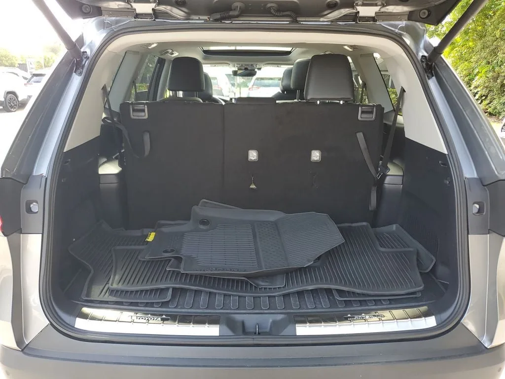 2026 Toyota Grand Highlander Limited photo 9