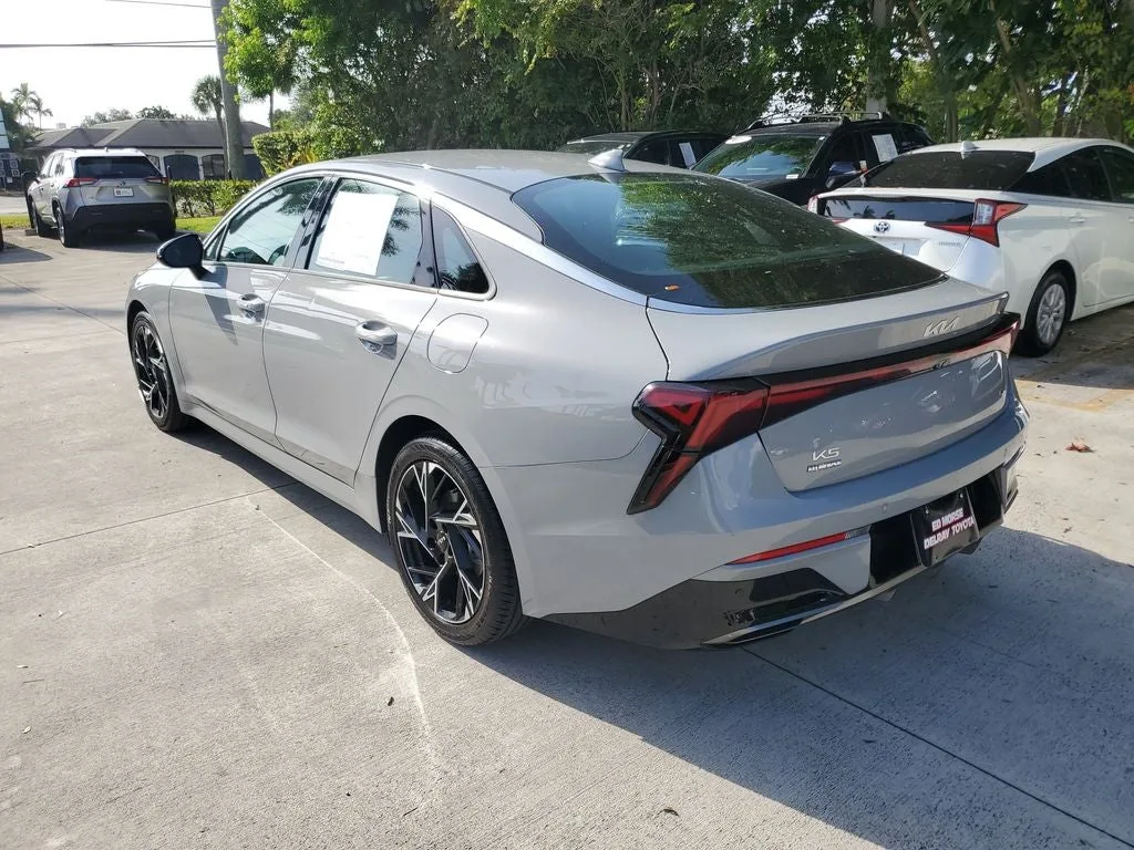 2025 Kia K5 GT-Line photo 5