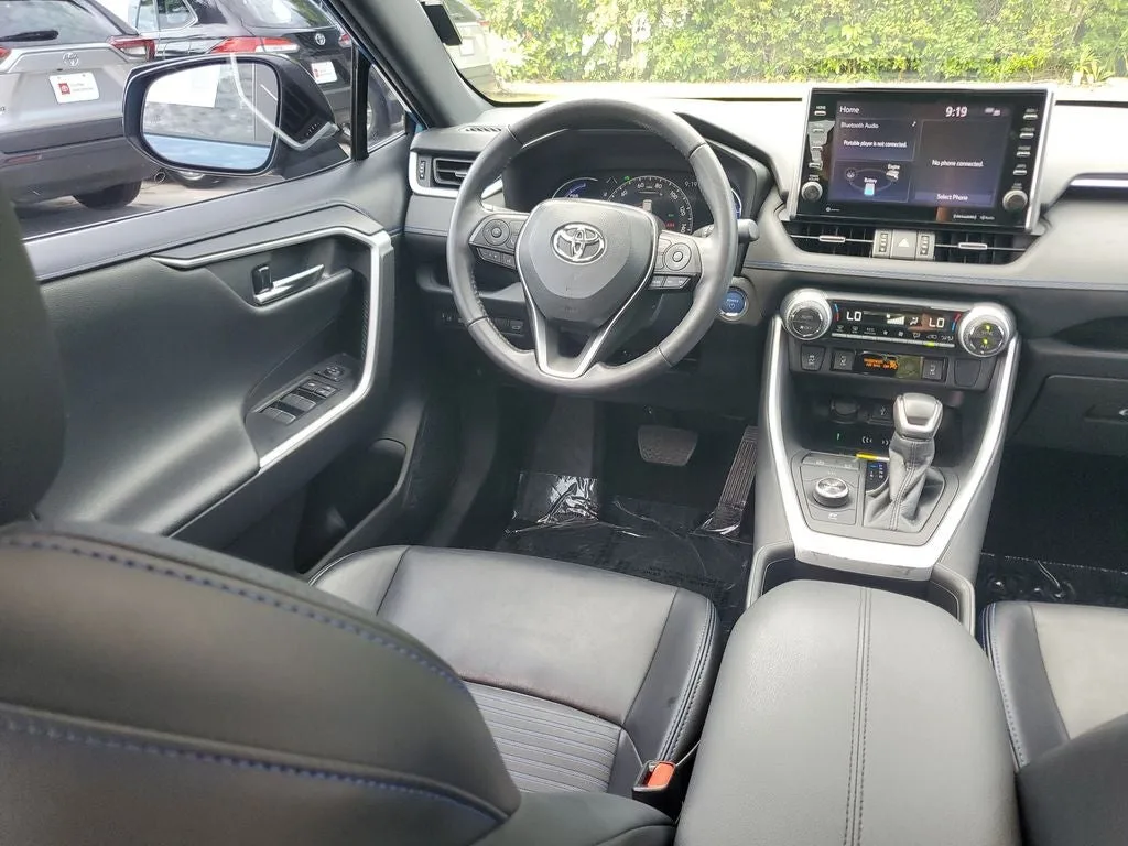2022 Toyota RAV4 Hybrid XSE photo 16