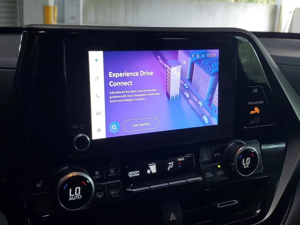 2024 Toyota Highlander XLE photo 28