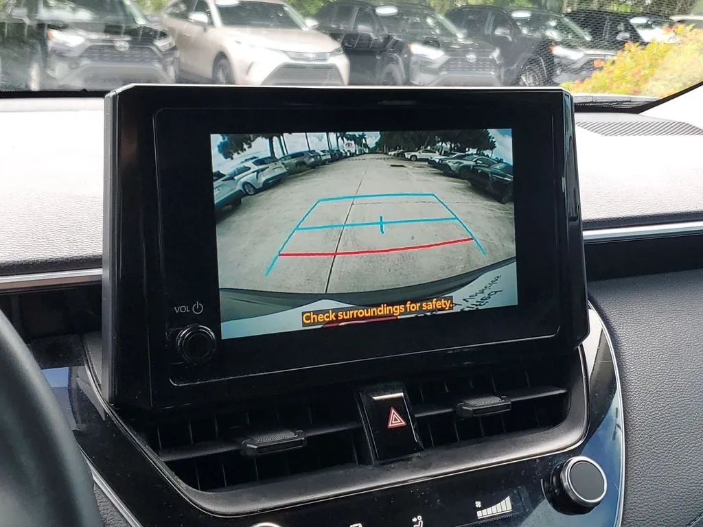 2024 Toyota Corolla Cross LE photo 27