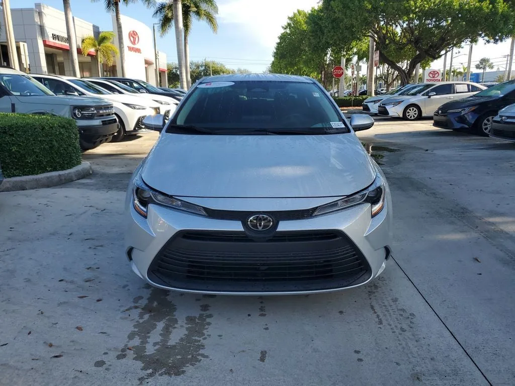 2025 Toyota Corolla LE photo 2