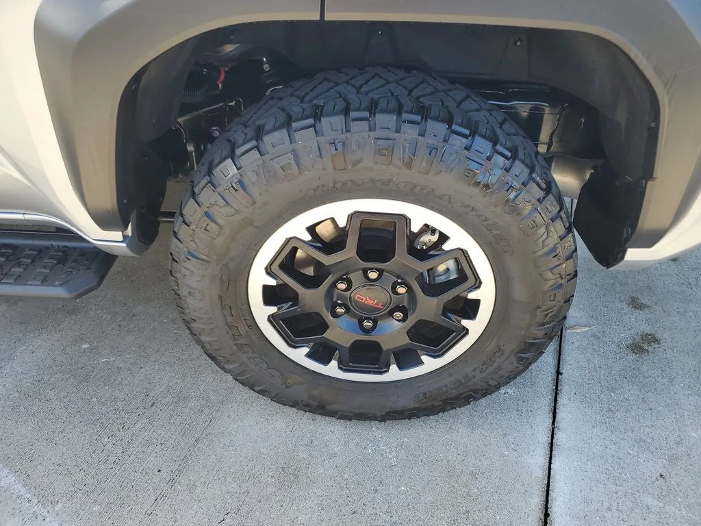 2025 Toyota 4Runner i-FORCE MAX Hybrid TRD Off Road Premium photo 7