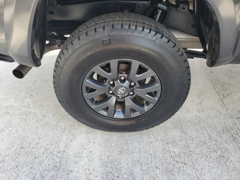 2023 Toyota Tacoma SR5 V6 photo 6