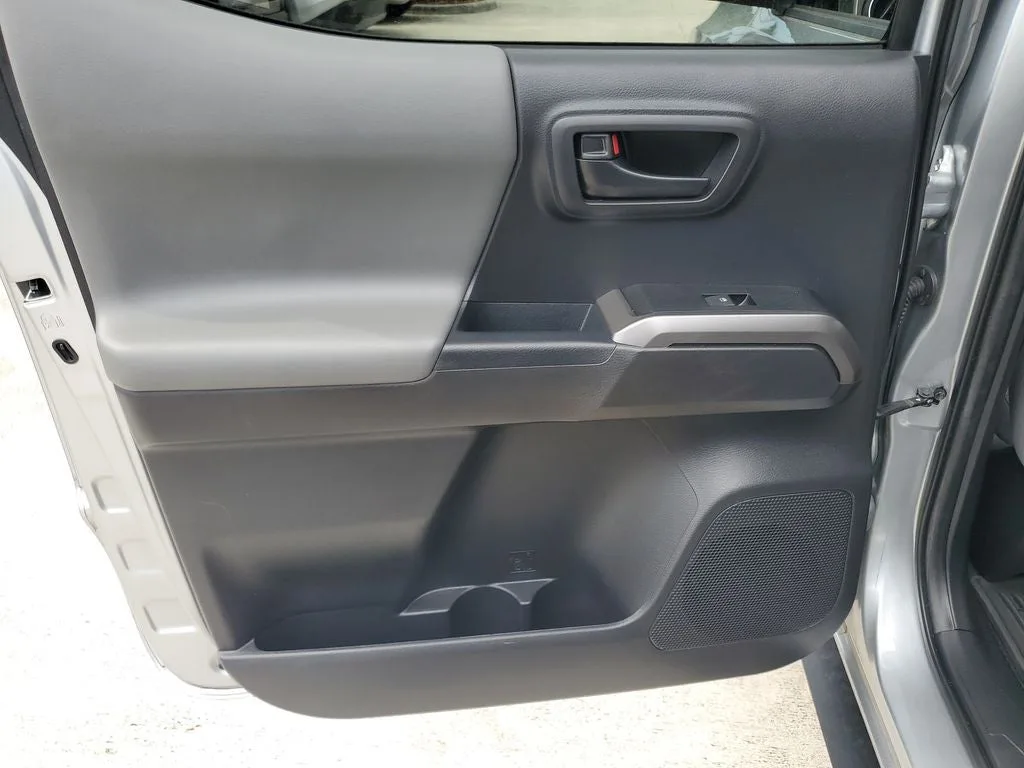 2022 Toyota Tacoma SR5 V6 photo 11