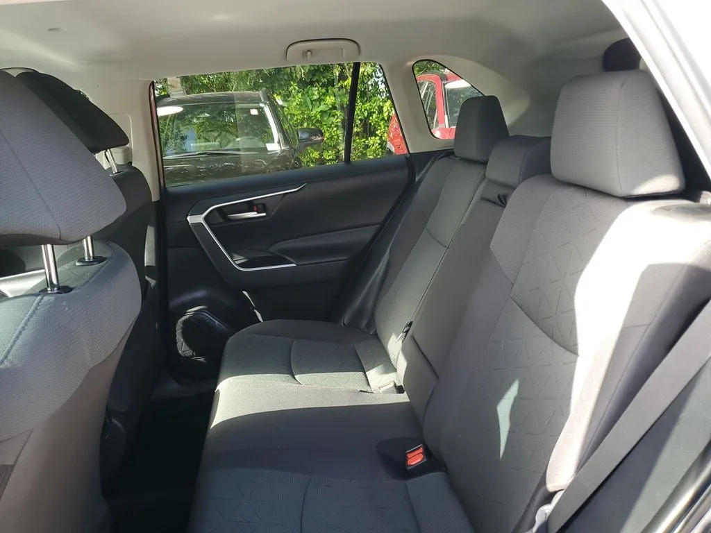 2024 Toyota RAV4 XLE photo 12