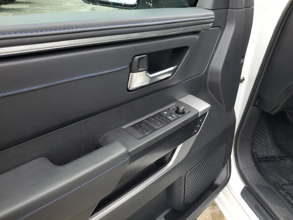 2025 Toyota Tundra Hybrid Platinum photo 19