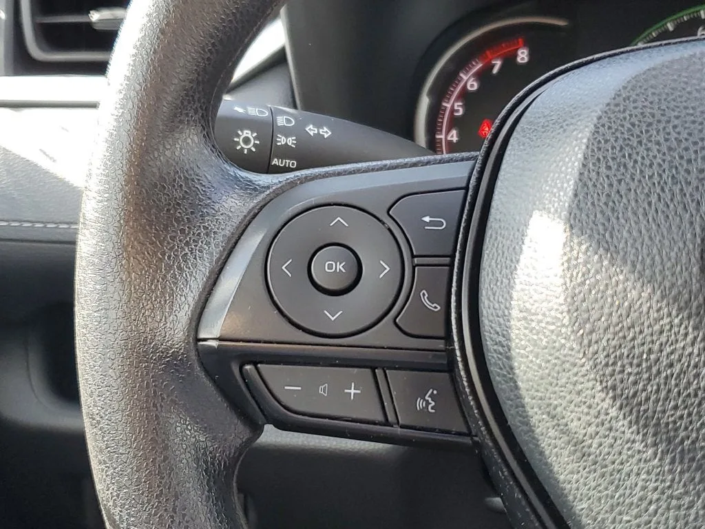 2025 Toyota RAV4 XLE photo 23
