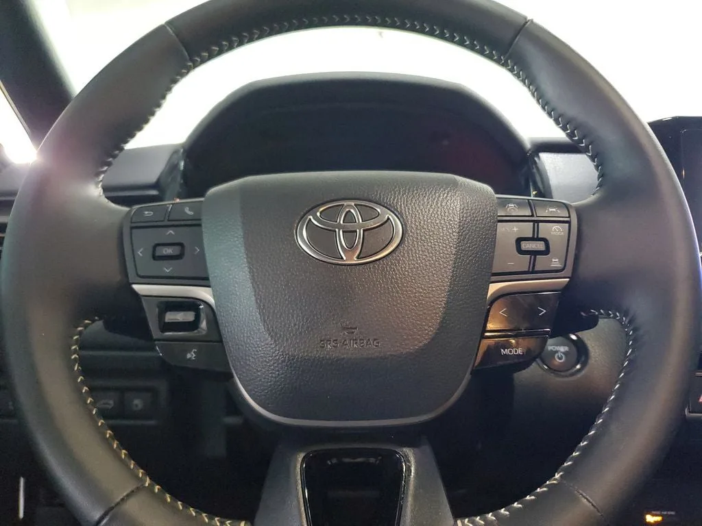 2025 Toyota Camry SE photo 20