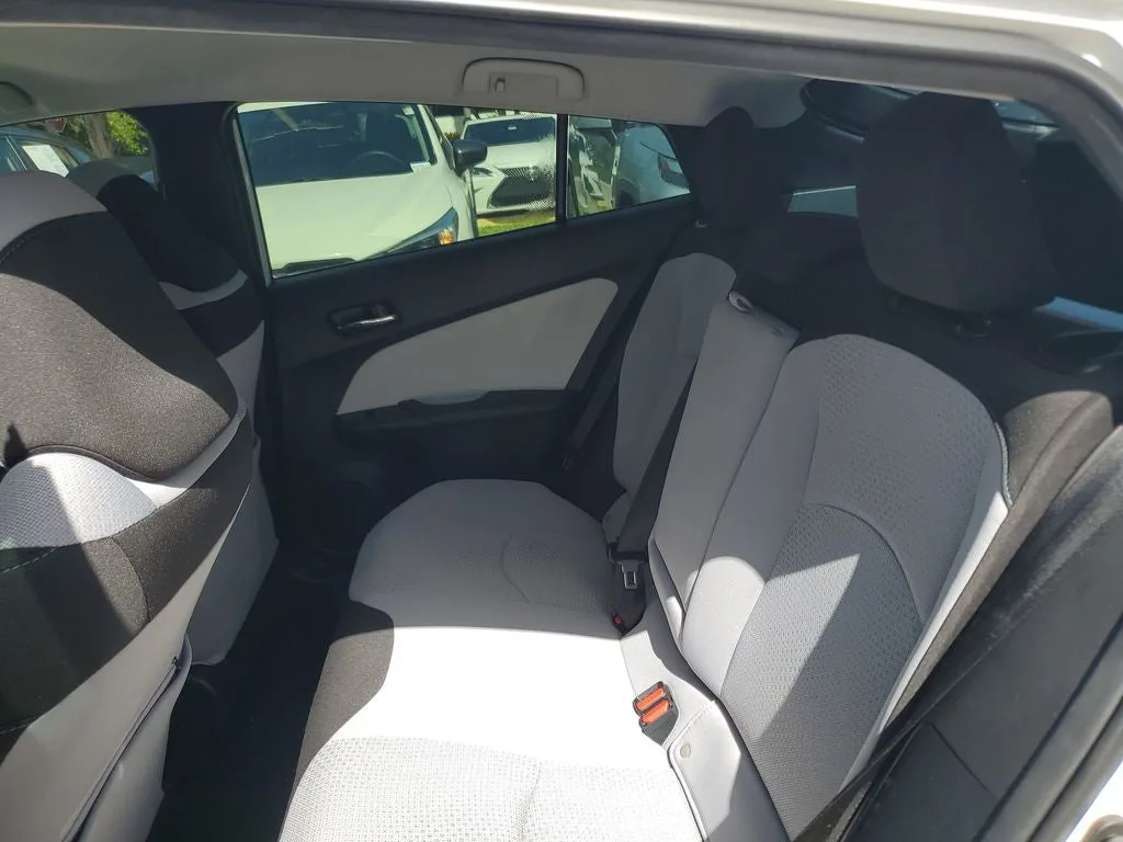 2022 Toyota Prius LE photo 12