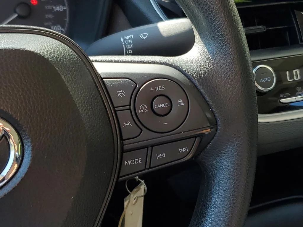 2025 Toyota Corolla LE photo 23