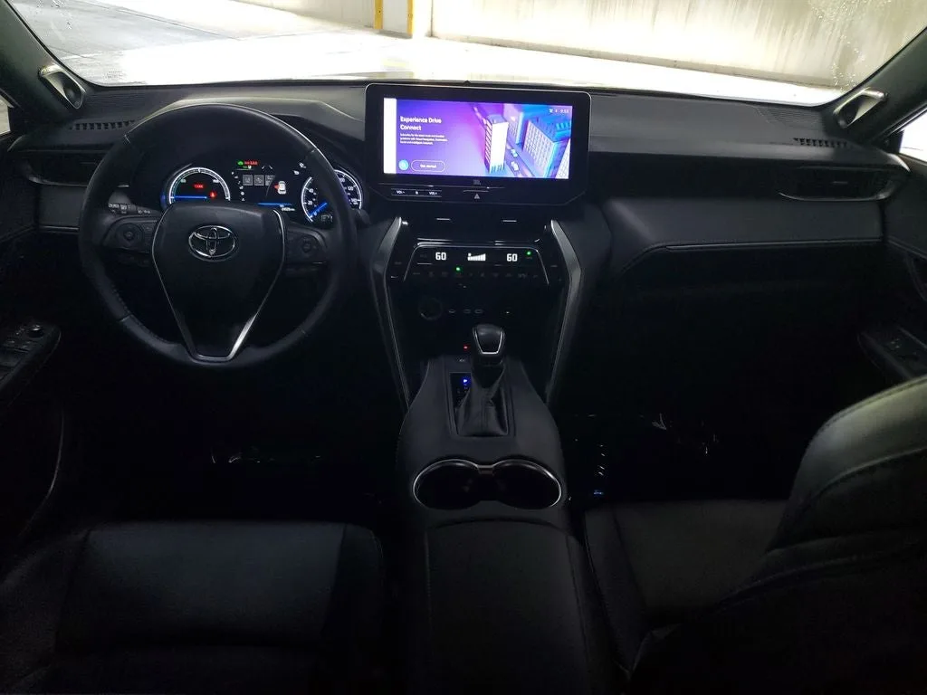 2023 Toyota Venza XLE photo 16