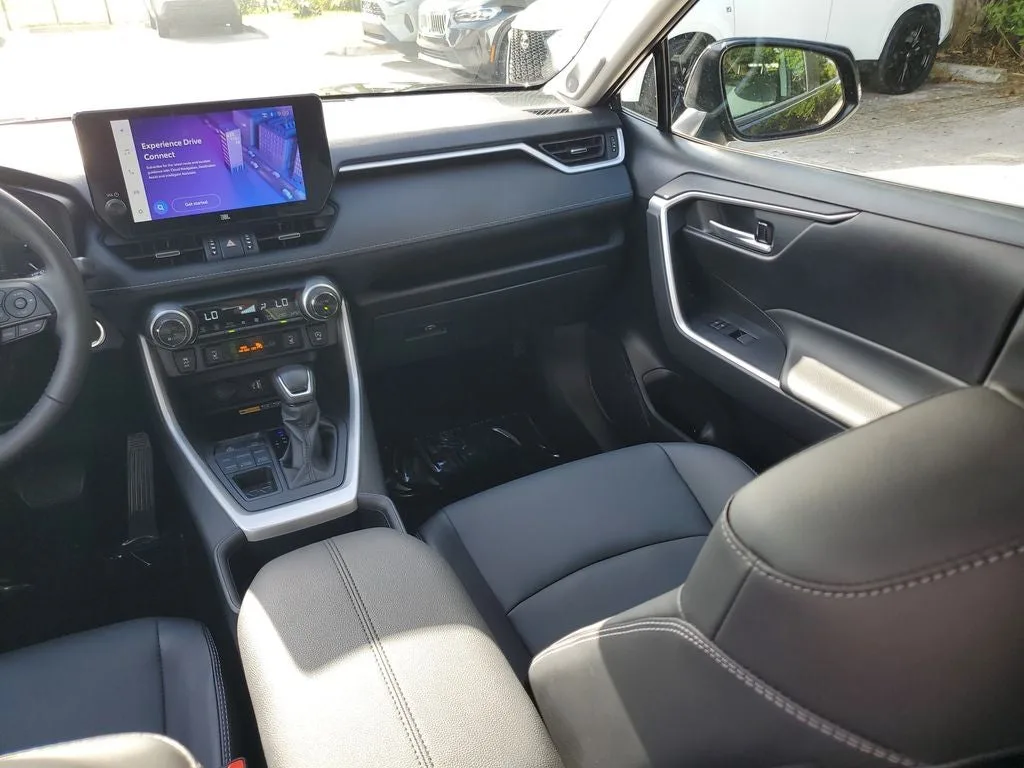 2025 Toyota RAV4 XLE Premium photo 17