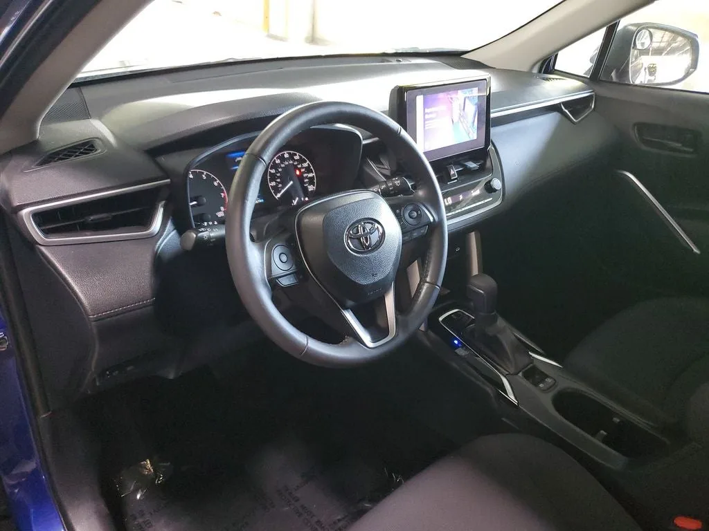 2023 Toyota Corolla Cross LE photo 20