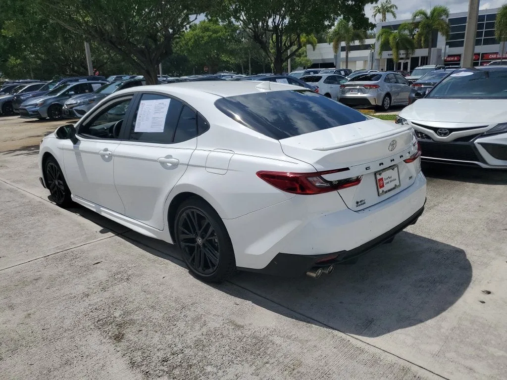 2025 Toyota Camry SE photo 6