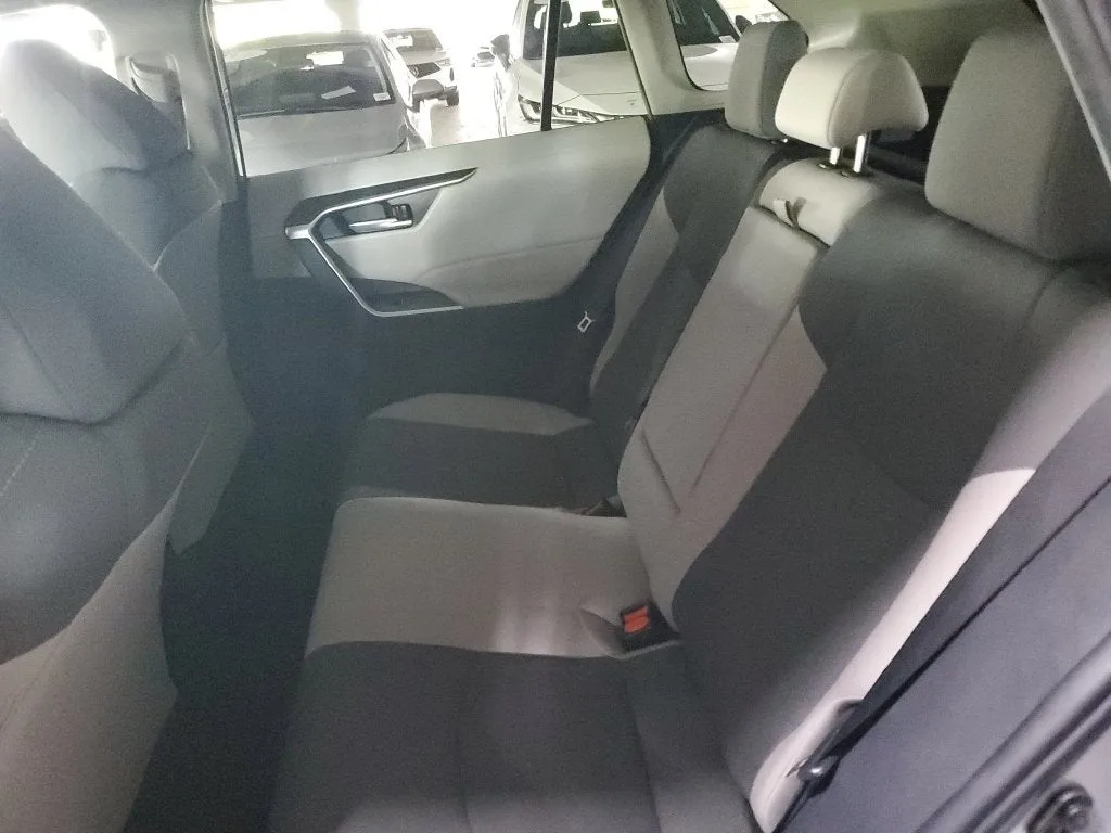 2025 Toyota RAV4 XLE photo 12