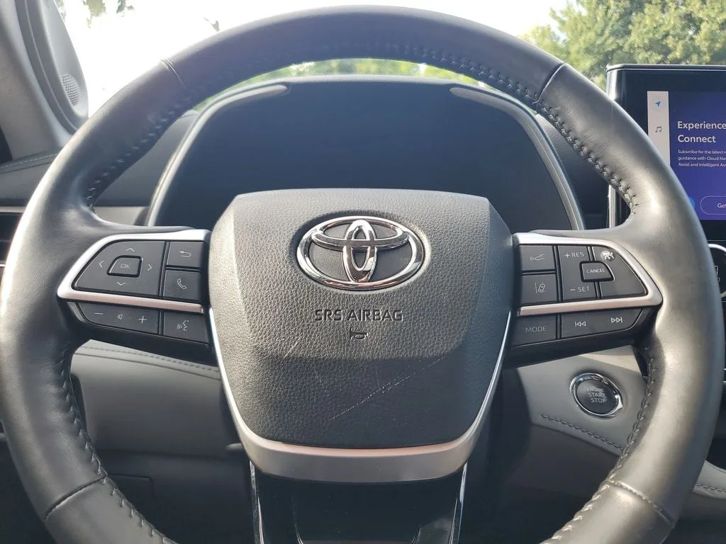 2023 Toyota Highlander Limited photo 24