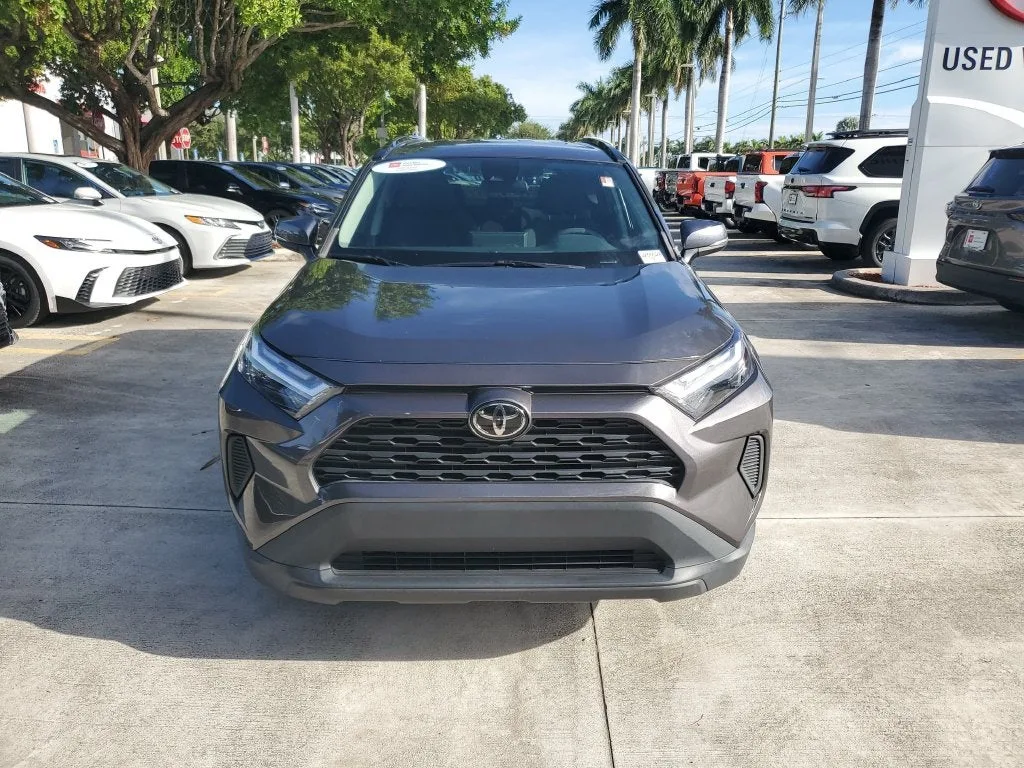 2023 Toyota RAV4 XLE photo 2