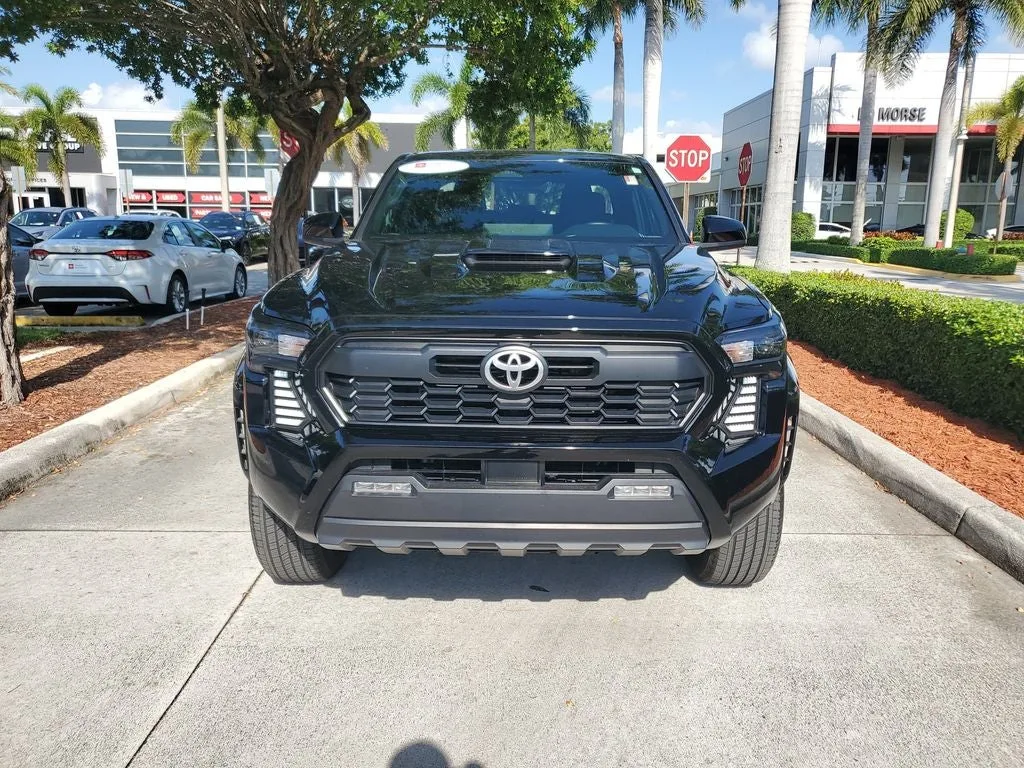 2025 Toyota Tacoma TRD Sport photo 2