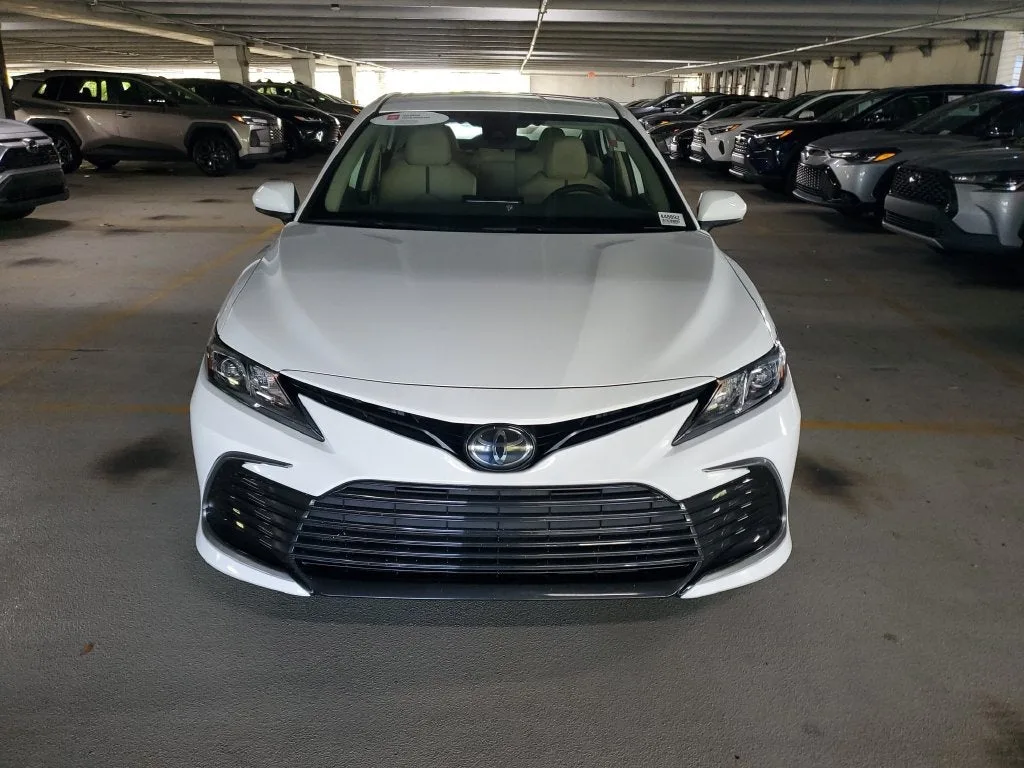 2021 Toyota Camry LE photo 2