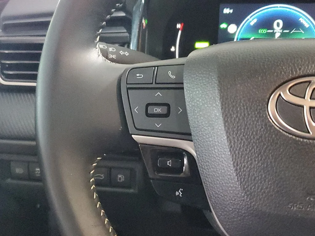 2025 Toyota Camry SE photo 21