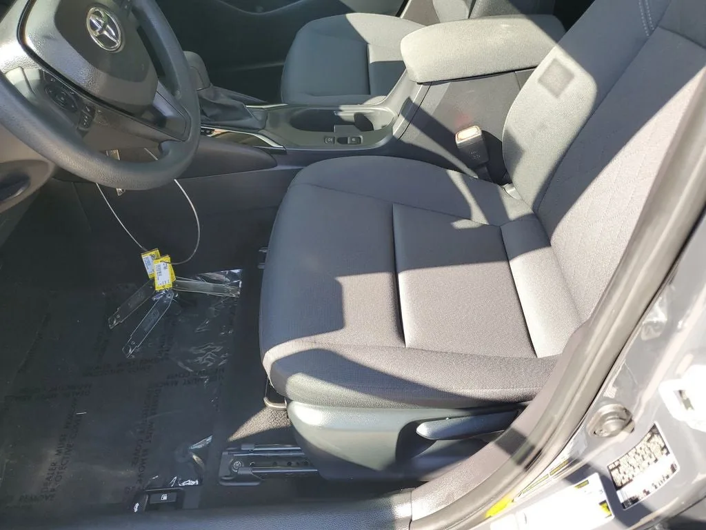 2025 Toyota Corolla LE photo 19