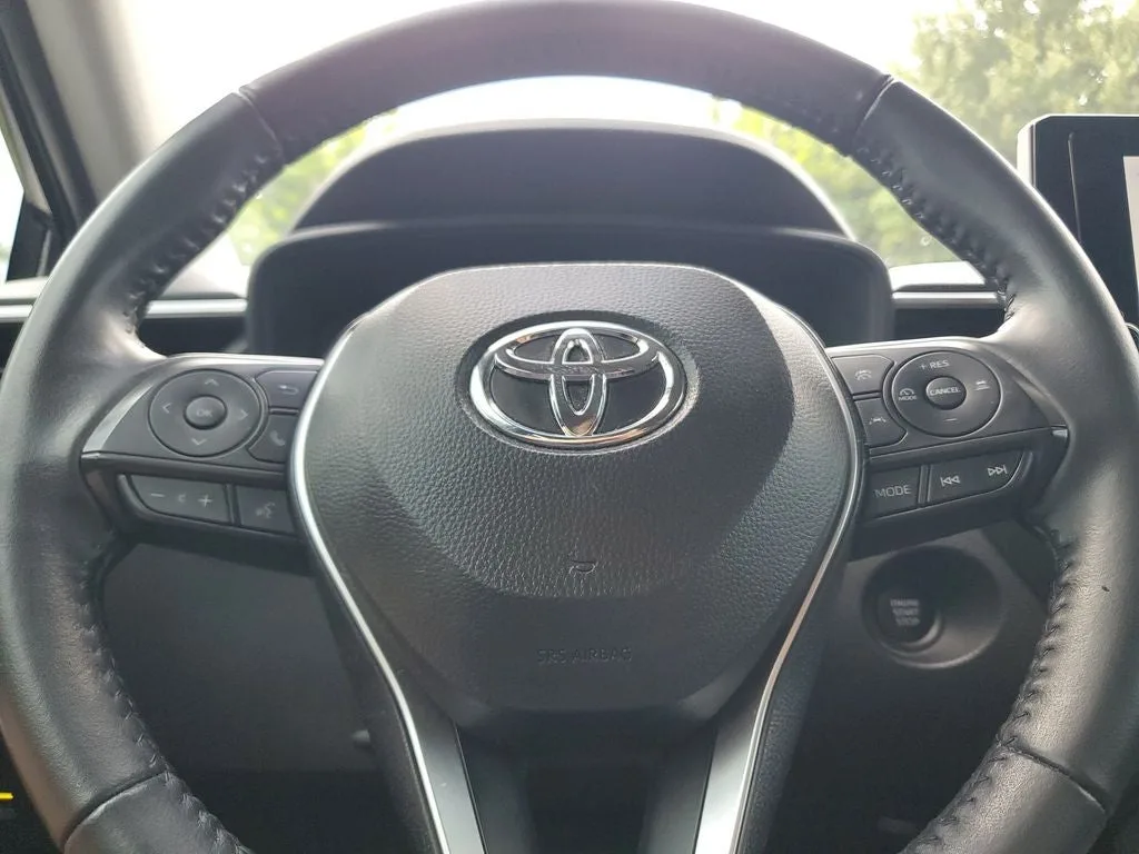 2024 Toyota Corolla Cross LE photo 22