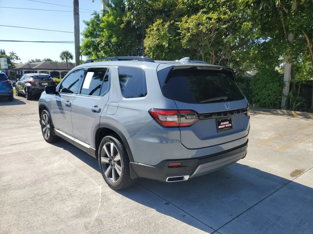 2025 Honda Pilot Touring photo 6