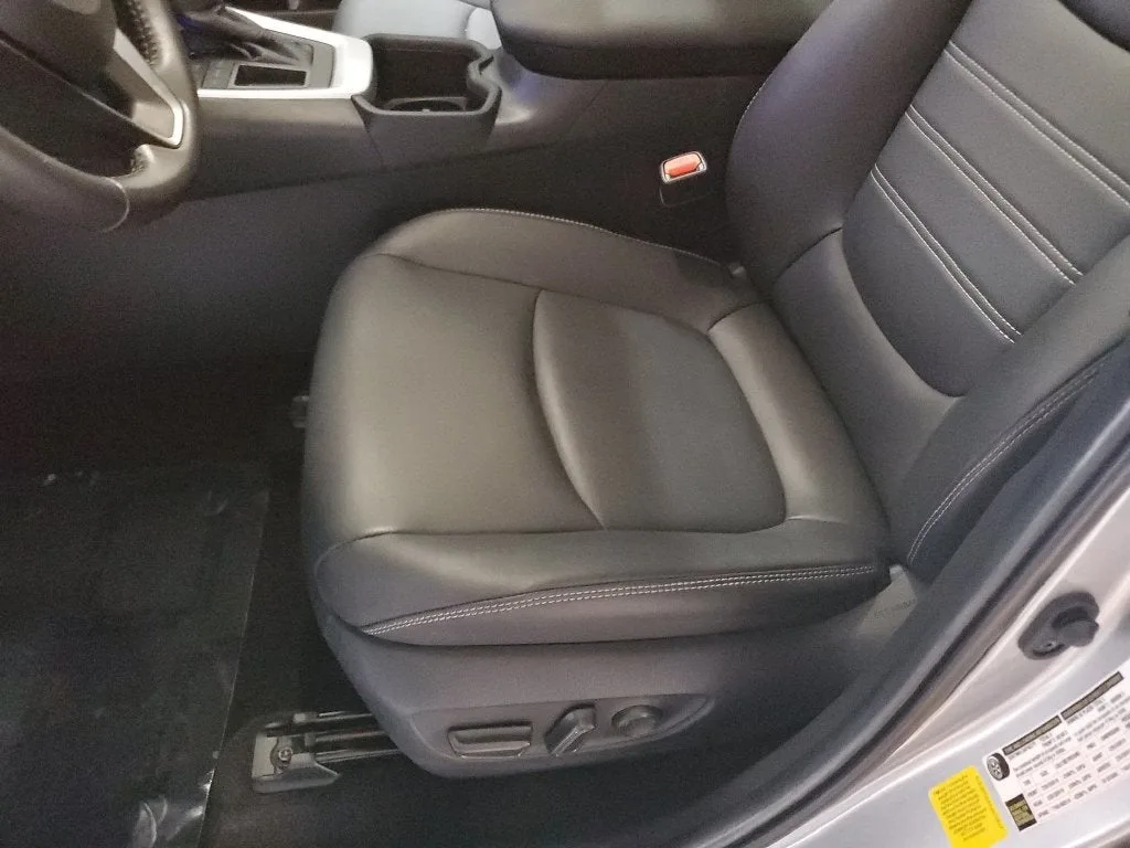 2024 Toyota RAV4 XLE Premium photo 21