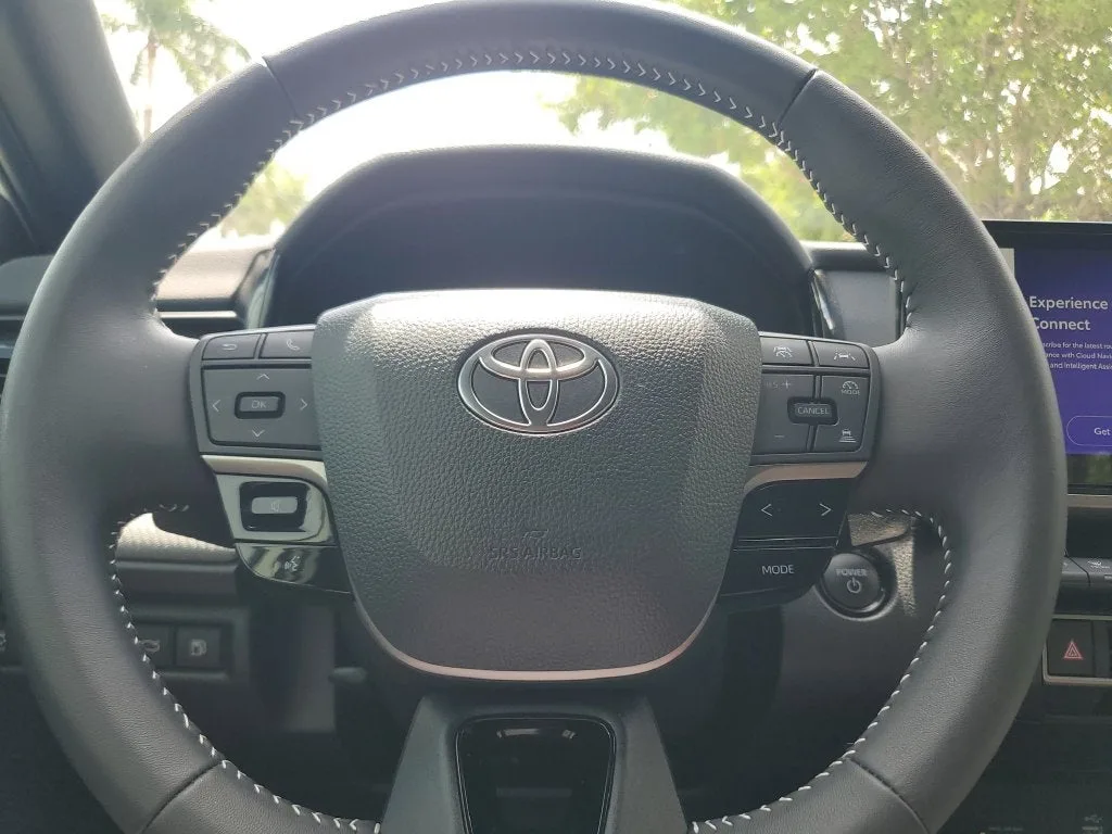2025 Toyota Camry SE photo 22