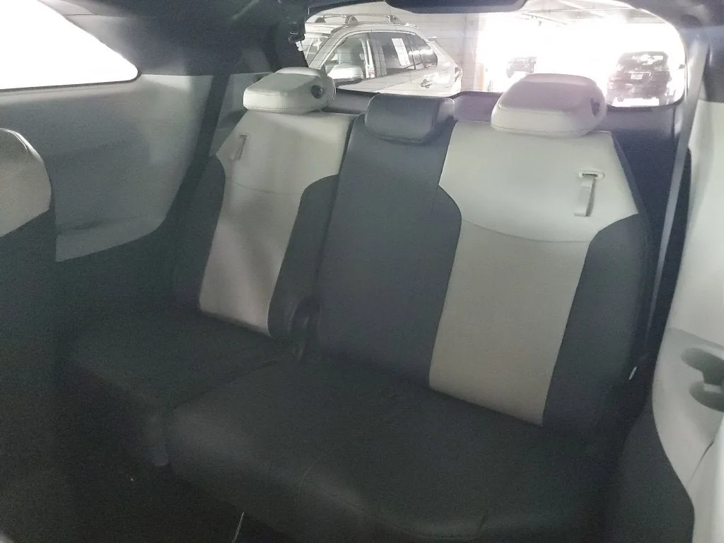 2021 Toyota Sienna XSE 7 Passenger photo 10