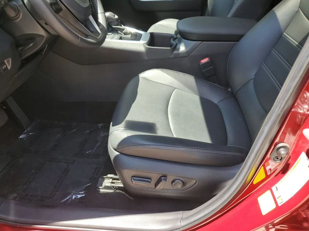 2022 Toyota RAV4 XLE Premium photo 22