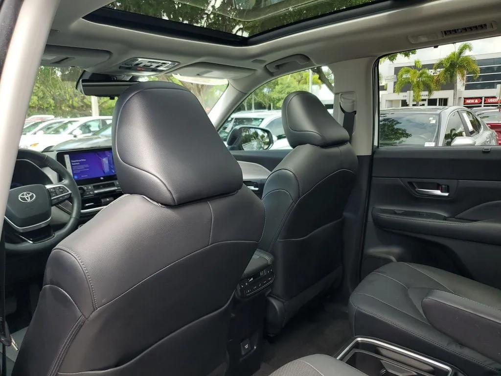 2024 Toyota Grand Highlander Platinum photo 15