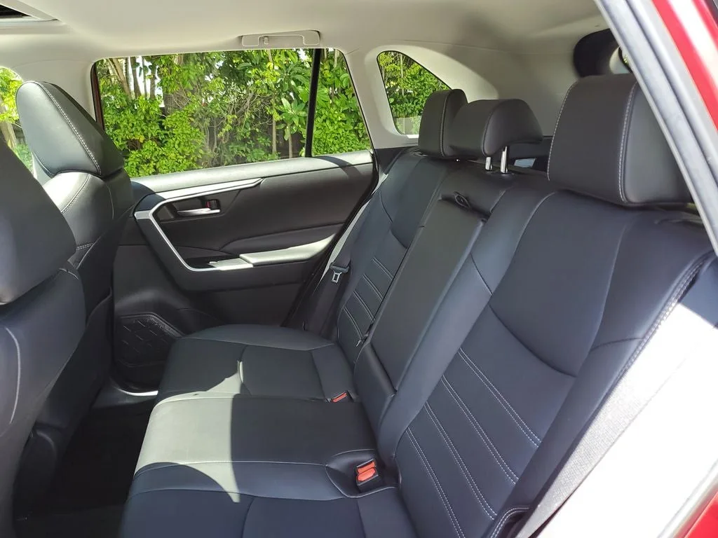 2022 Toyota RAV4 XLE Premium photo 13