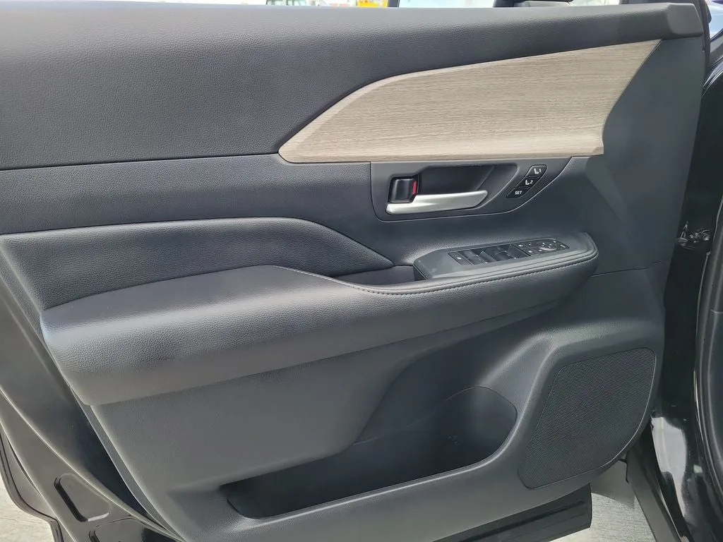 2025 Toyota Grand Highlander Hybrid Limited photo 19