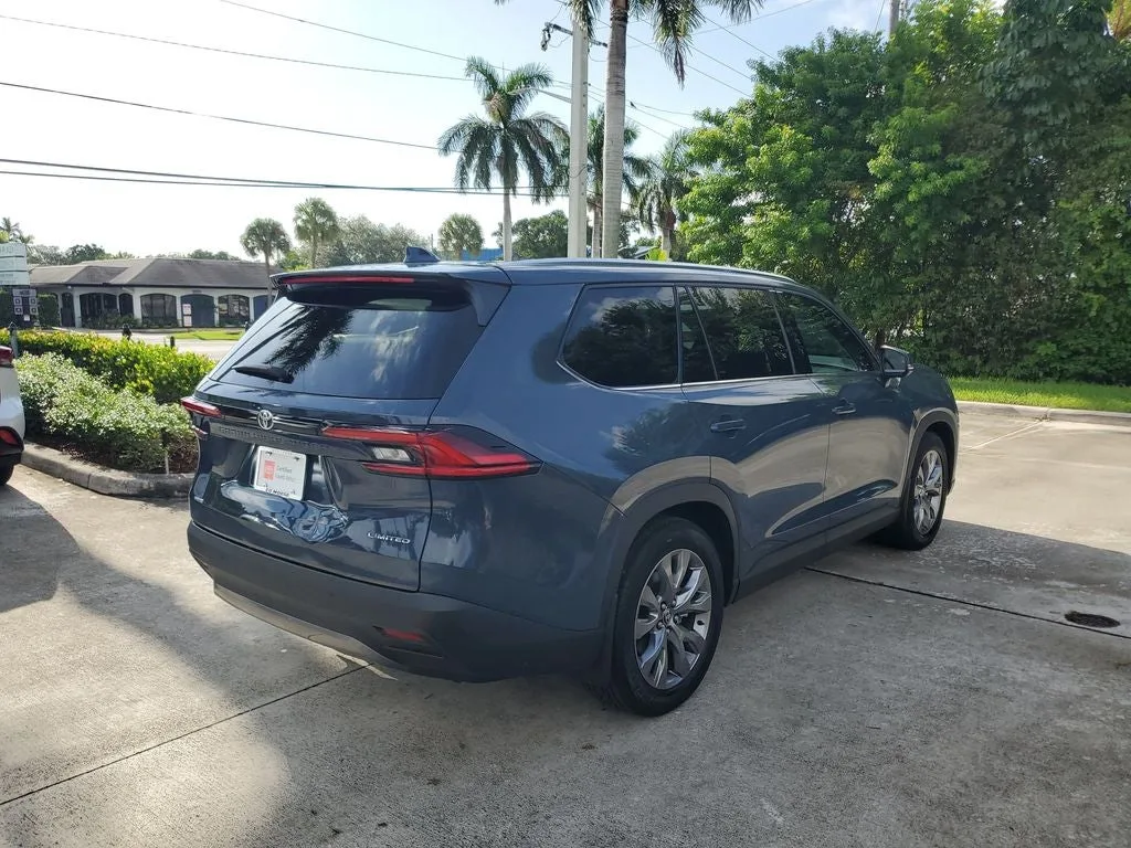 2025 Toyota Grand Highlander Limited photo 4