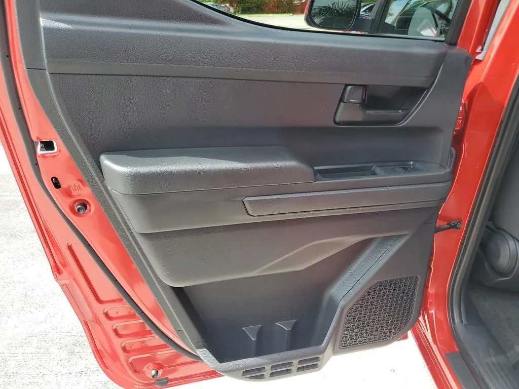 2025 Toyota Tacoma SR5 photo 11