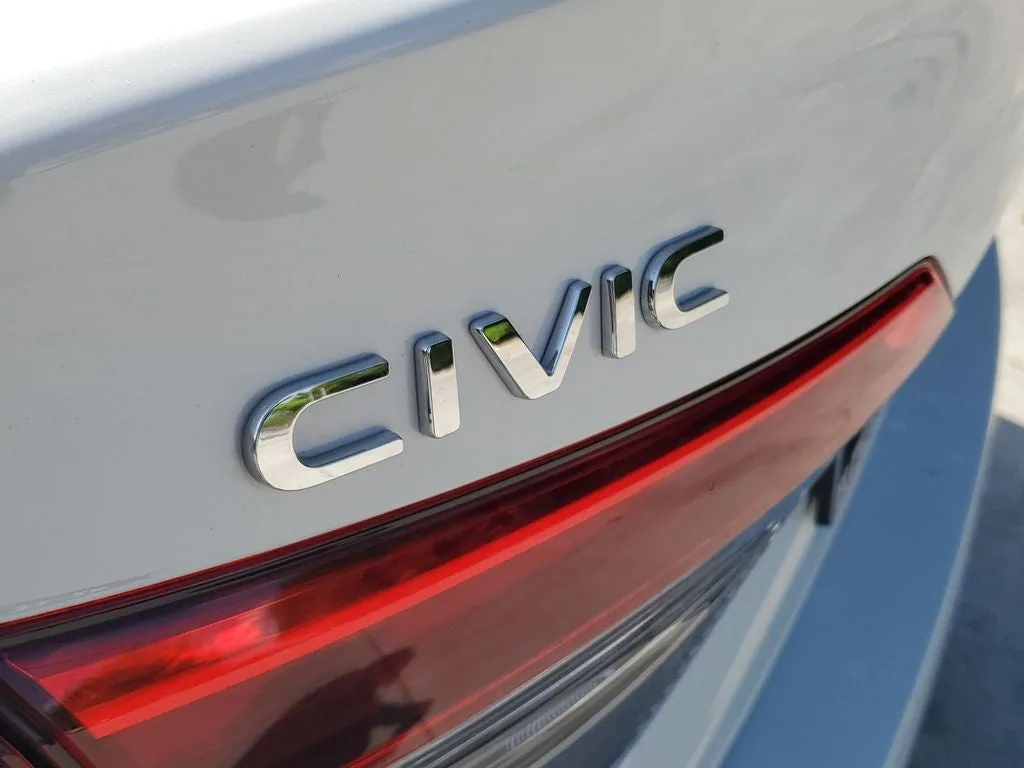 2024 Honda Civic Touring photo 9