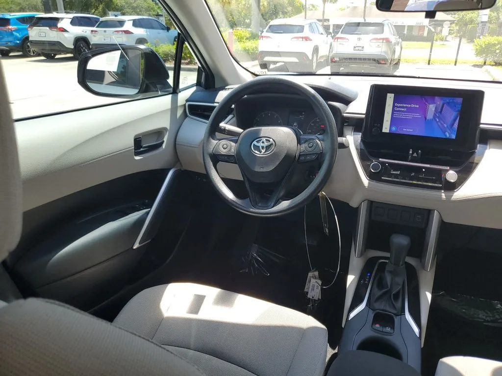 2024 Toyota Corolla Cross L photo 13